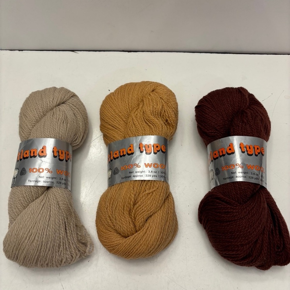 NEW Shetland type wool yarn (328 yards)